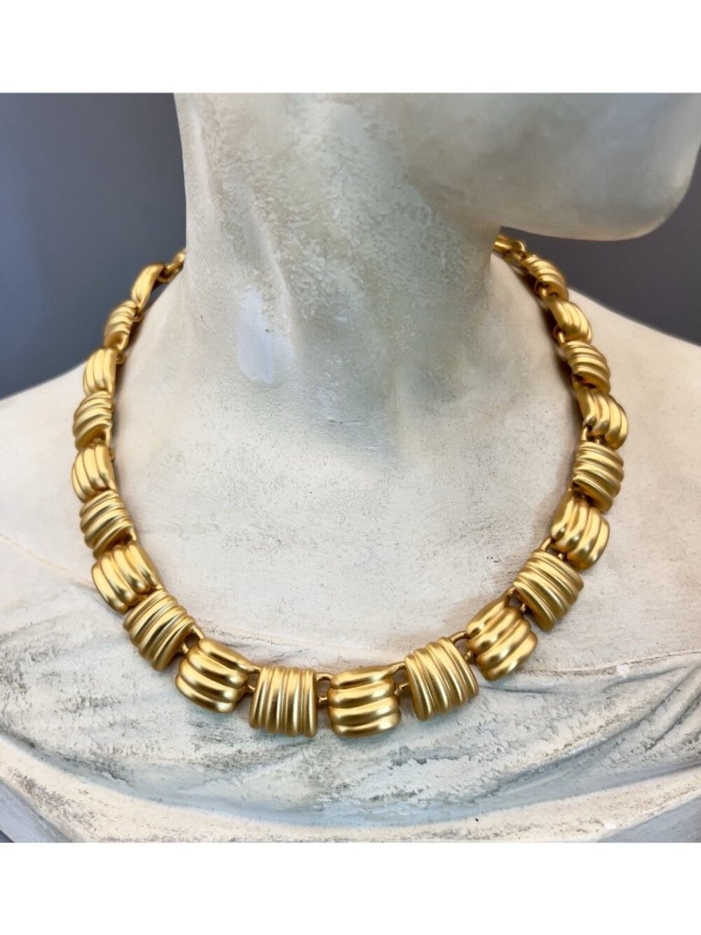 Vintage Anne Klein Gold Tone Ribbed Link Statement Choker Collar Necklace Toggle